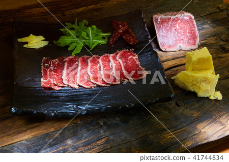 Barbecue wagyu roast beef sliced as top view on a metal tray with copy space right Barbecue wagyu roast beef sliced as top view on a metal tray with copy space right 41744834