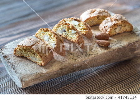 Cantuccini on the wooden board 41745114