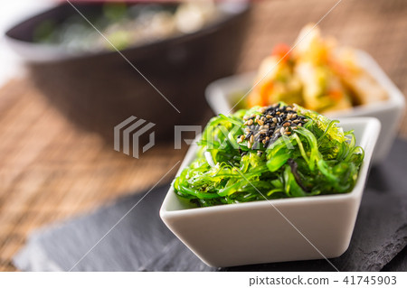 Wakame salad with seaweed and sesame seeds. 41745903