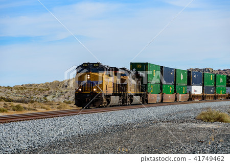穿越美洲的長途貨運列車 41749462