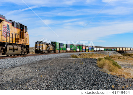 穿越美洲的長途貨運列車 穿越美洲的長途貨運列車 41749464