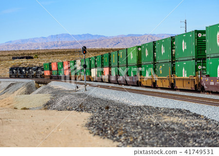 穿越美洲的長途貨運列車 穿越美洲的長途貨運列車 41749531