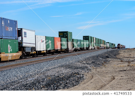 穿越美洲的長途貨運列車 41749533