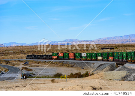 穿越美洲的長途貨運列車 穿越美洲的長途貨運列車 41749534