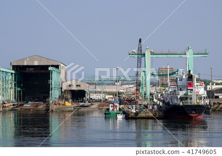 Landscape of a small shipyard 41749605