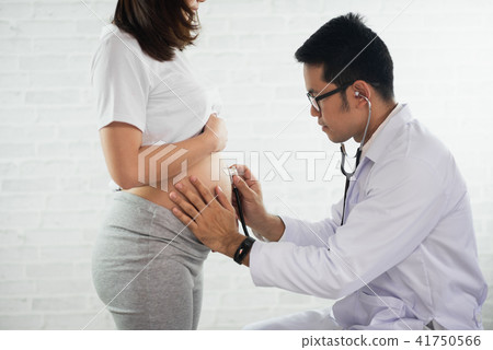 Doctor examining a pregnant woman Doctor examining a pregnant woman 41750566