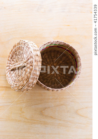 Rattan basket accessory with lid Rattan basket accessory with lid 41754339