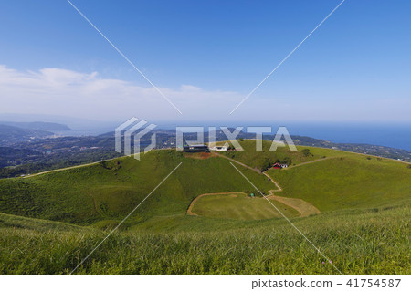 【Shizuoka Prefecture · Tourist Attraction】 Summer of Mt. Omuroyama in early summer 【Shizuoka Prefecture · Tourist Attraction】 Summer of Mt. Omuroyama in early summer 41754587