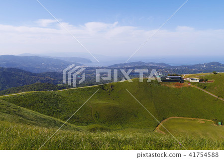 【Shizuoka Prefecture · Tourist Attraction】 Summer of Mt. Omuroyama in early summer 【Shizuoka Prefecture · Tourist Attraction】 Summer of Mt. Omuroyama in early summer 41754588