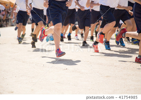 進入運動會後離開 進入運動會後離開 41754985