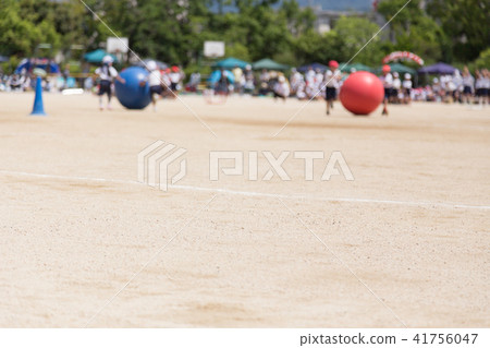 運動會Ohtori在地面上滾動前進Pinto 41756047