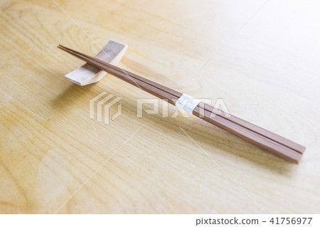 Chopstick rest and chopsticks 41756977
