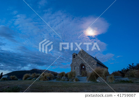 The chapel of the good shepherd of Lake Tekapo at night The chapel of the good shepherd of Lake Tekapo at night 41759007
