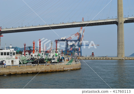 Tug boat in Busan Kitagun Ohashi, Korea 41760113