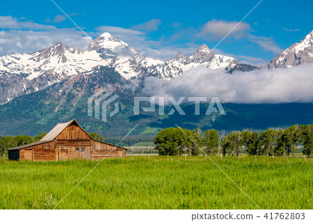 Old barn in Grand Teton Mountains Old barn in Grand Teton Mountains 41762803