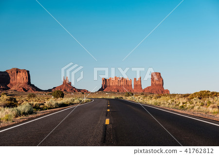 Empty scenic highway in Monument Valley Empty scenic highway in Monument Valley 41762812
