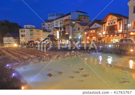 草津温泉浴霸夜景 图库照片