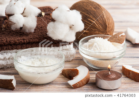 Natural hair treatment with coconut 41764303