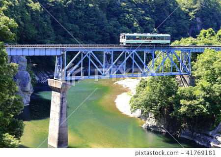 Fresh green Aizu Railway 41769181