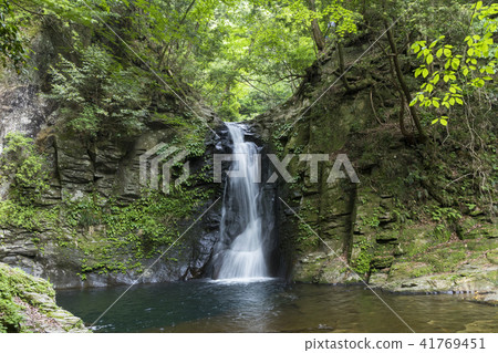 Biwa waterfall of Red Eye Shrine Elementary Falls Biwa waterfall of Red Eye Shrine Elementary Falls 41769451