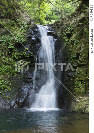 Biwa waterfall of Red Eye Shrine Elementary Falls 41769452