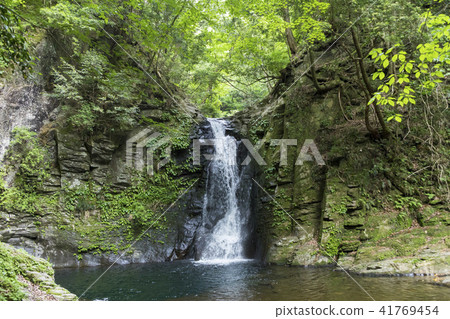Biwa waterfall of Red Eye Shrine Elementary Falls 41769454