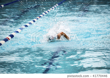 Swimming crawl 41770446
