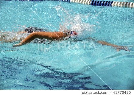 游泳爬行 41770450
