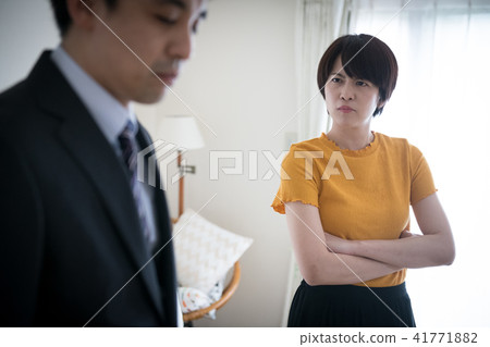 Middle-age couple fighting a couple 41771882