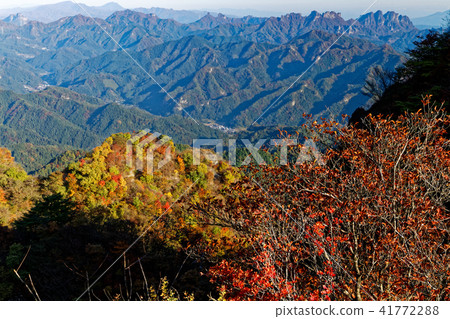The direction of Myogi mountain seen from Nishigami / Kagitake of autumn leaves 41772288