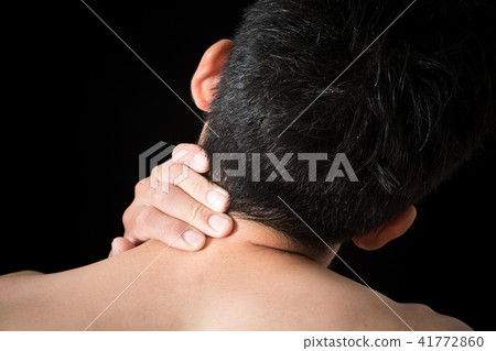 Male stiff neck 41772860