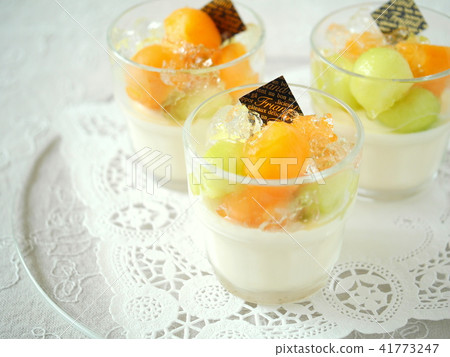 玻璃沙漠甜瓜和傑爾的奶油布丁（橫向位置） 41773247