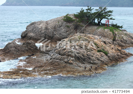 Uratomi coast seen from Araragi Shrine 41773494
