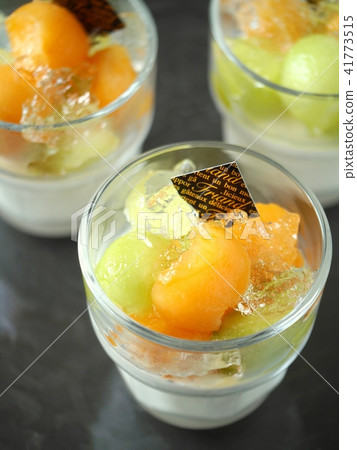 Glass desert melon and Jere 's panna cotta black background (up) 41773515