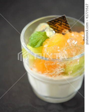 Glass desert melon and Jere 's panna cotta black background (up) Glass desert melon and Jere 's panna cotta black background (up) 41773527