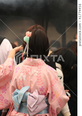 Woman in Japanese clothes 41774458