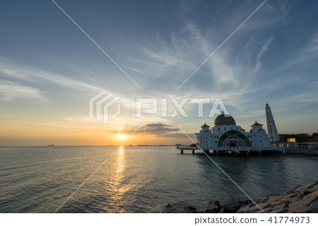 Melaka海峽清真寺的圖像黃昏的 41774973