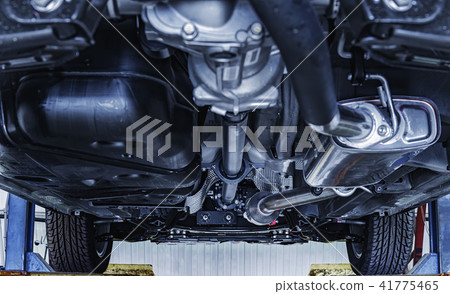 car view from below with shallow depth of field 41775465