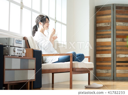 Young woman (yoghurt) 41782233