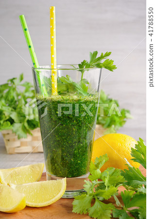 smoothie of parsley and celery 41788550