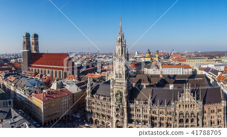 Panorama view of Munich city center showing the City Hall and the Frauenkirche 41788705