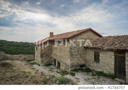 Old stone houses of the medieval town Chufut-Kale in the mountains 41788707