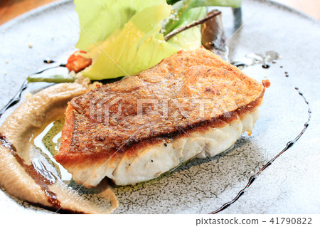 Poire of red snapper 41790822