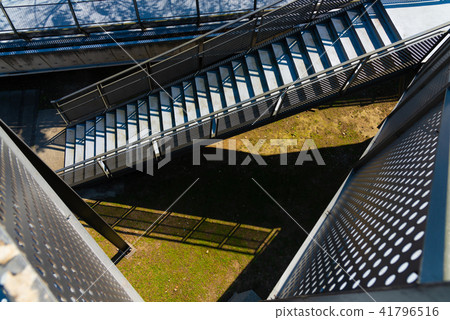 天橋的階梯與光 歩道橋の階段と光 Metal Stairs of the Overpass 天橋的階梯與光 歩道橋の階段と光 Metal Stairs of the Overpass 41796516
