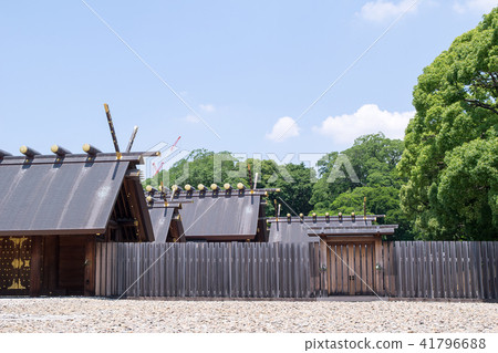 名古屋市熱田神宮從空曠的內部Yukigaki門，俯瞰主殿屋頂 41796688