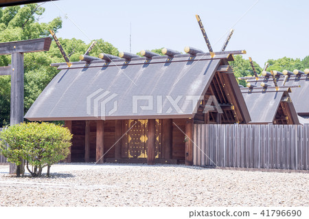 名古屋市熱田神宮從空曠的內部Yukigaki門，俯瞰主殿屋頂 41796690