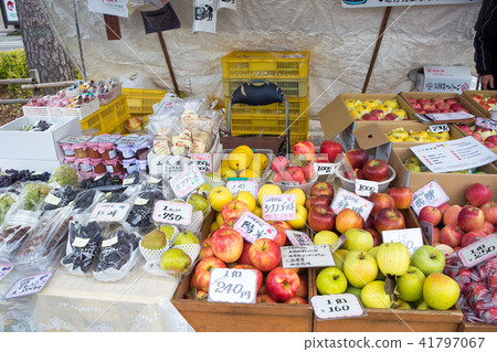 Gifu Prefecture, Takayama City, Takayama Jinya Morning Market, Specialty Hida Apples 41797067