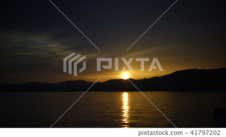 Setting sun Setting sun 41797202