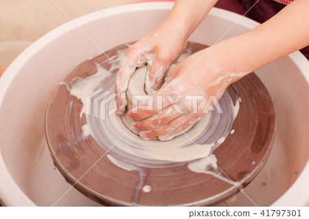 Child's ceramic handicrafts 41797301