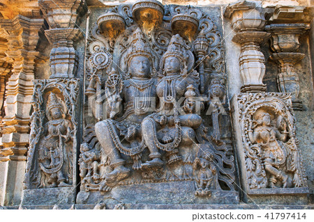 Shiva-Parvati. Hoysaleshwara temple, Halebidu Shiva-Parvati. Hoysaleshwara temple, Halebidu 41797414